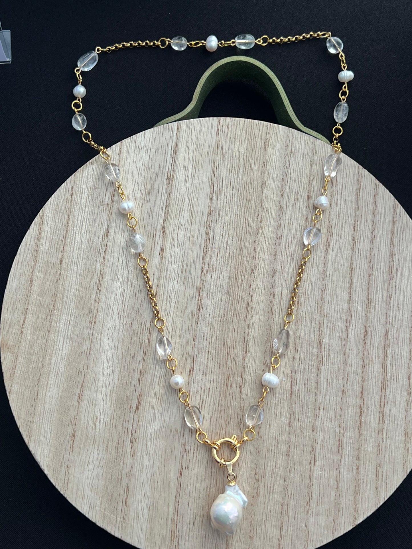 Baroque pearl pendant necklace