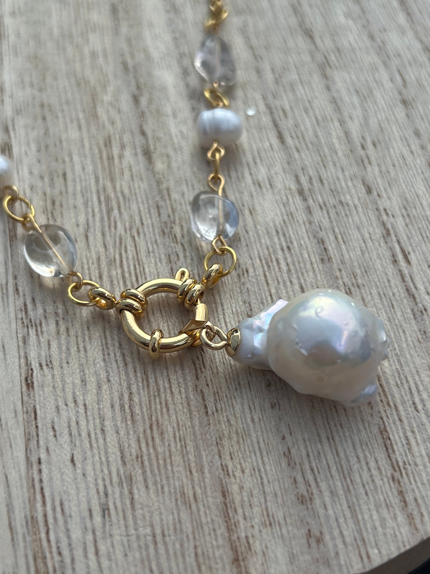 Baroque pearl pendant necklace